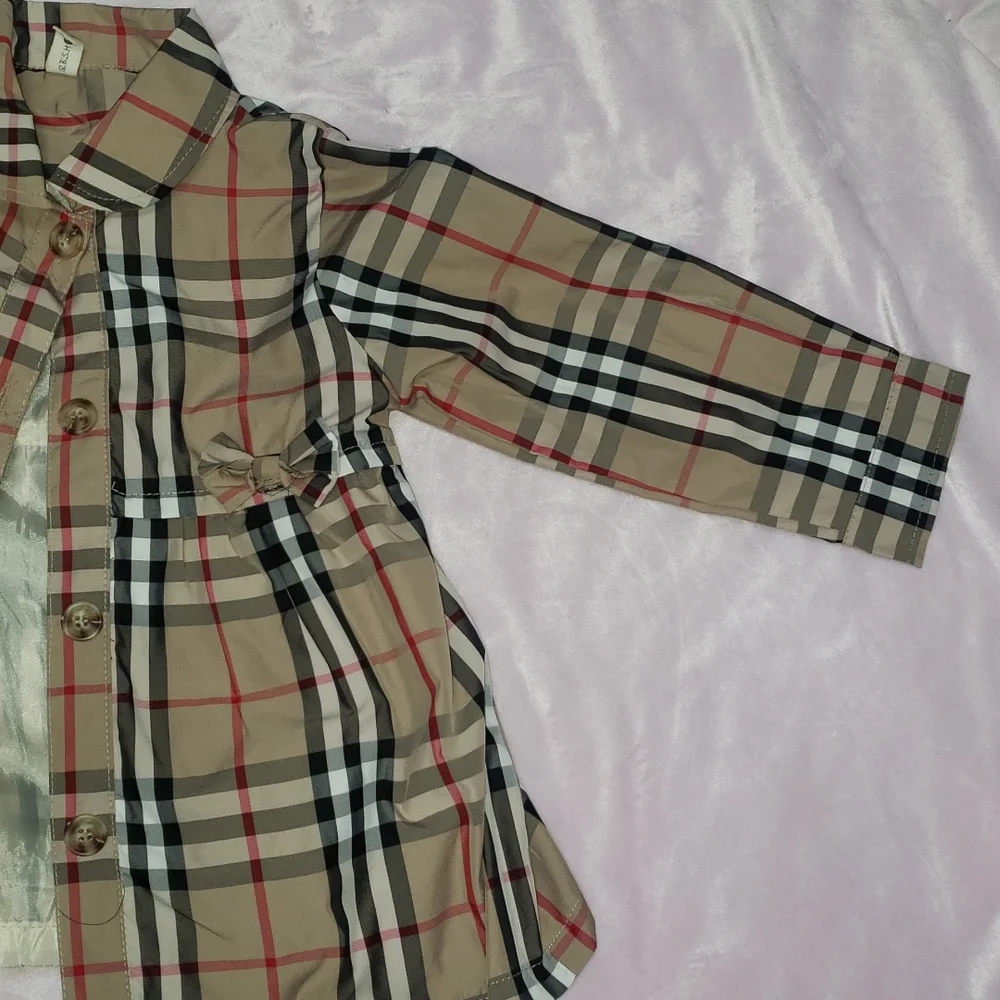 Beautiful jacket with similar burberry pattern - Picture 8 of 9
